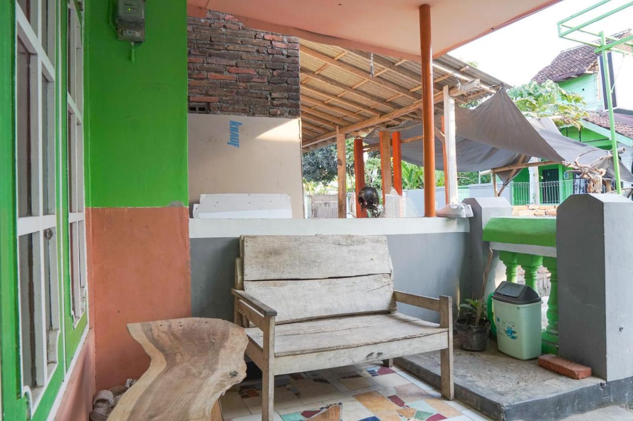 Gandrung Payungan Family Inn Banyuwangi Kültér fotó